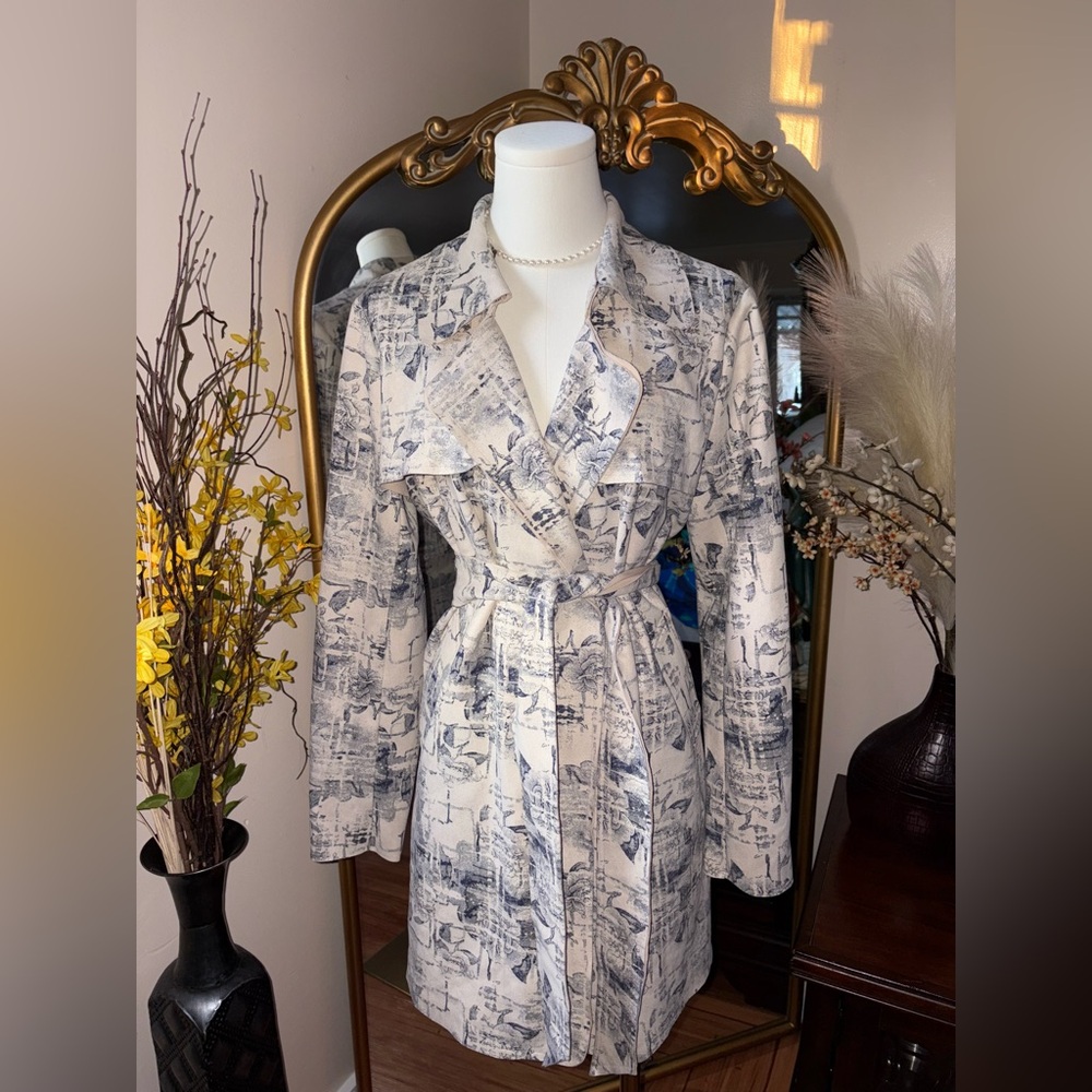 Solitaire Spring Soft Suede Feel Belted Trench Coat Retro Print Sz. L Tan NWT